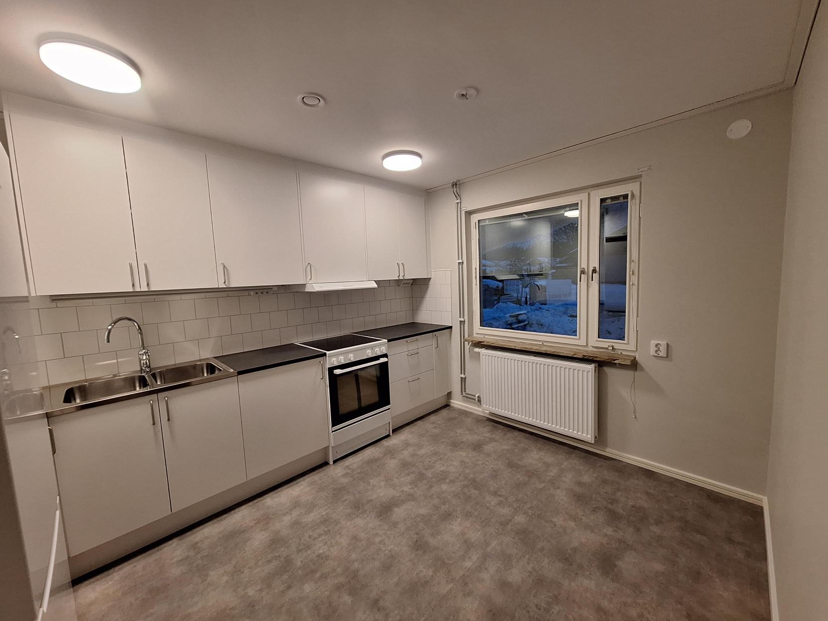 Bild kök på nyrustad lägenhet, Gullvivsvägen 24.